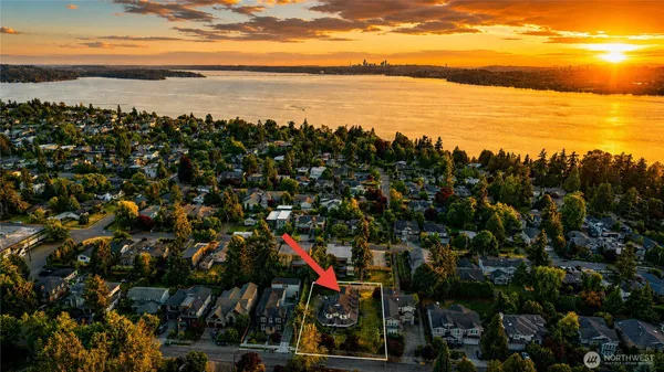 $8,000 | 645 18th Avenue West, Kirkland, WA 98033