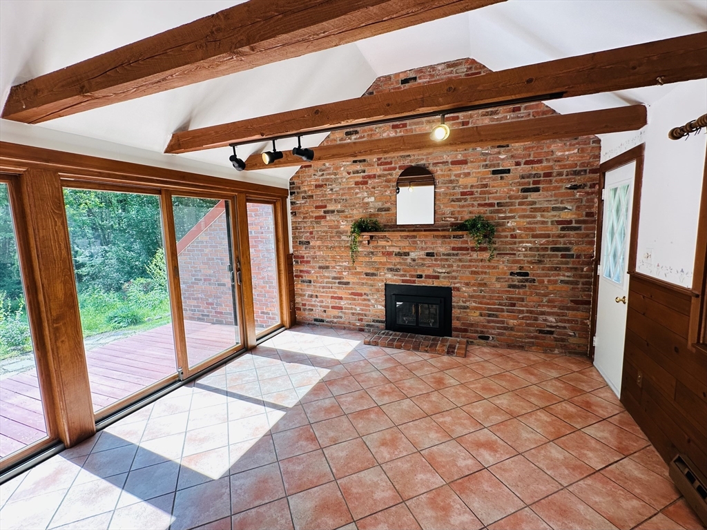 1193 Amostown Road West Springfield, MA 01089 - Photo 5 of 35 Gallery Image 5