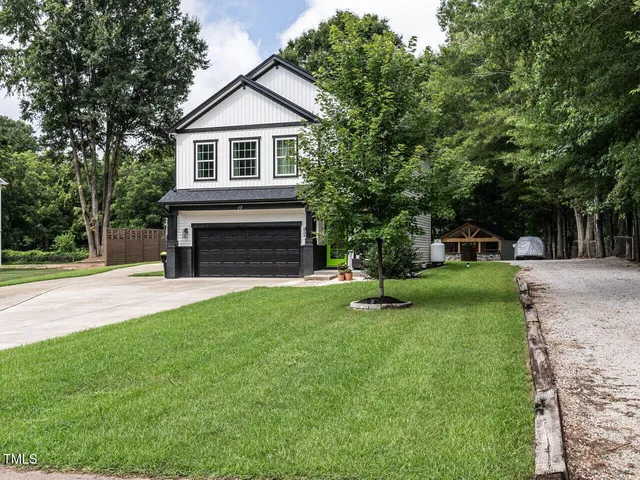 a view of empty room with wooden floor and ceiling fan