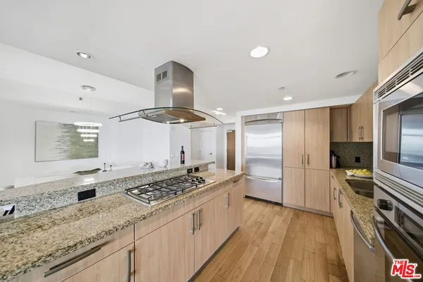 $9,999 | 13650 Marina Pointe Drive, Unit 1603, Marina del Rey, CA 90292