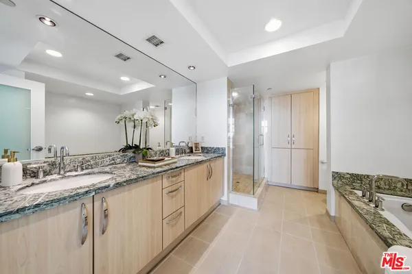 $9,999 | 13650 Marina Pointe Drive, Unit 1603, Marina del Rey, CA 90292