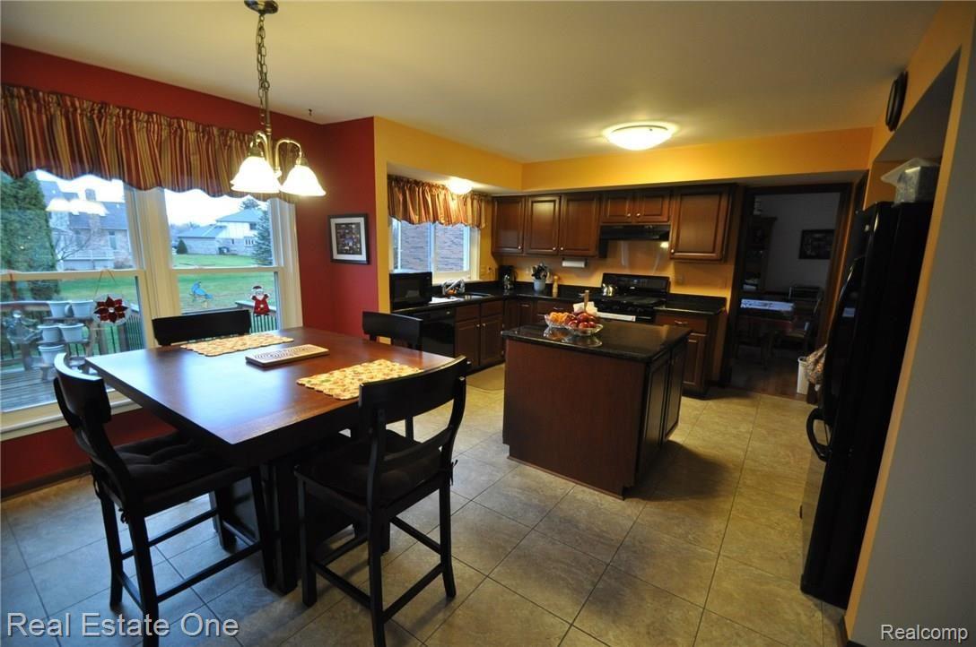 685 Essex Drive Rochester, MI 48307 - Photo 9 of 30 9.JPG