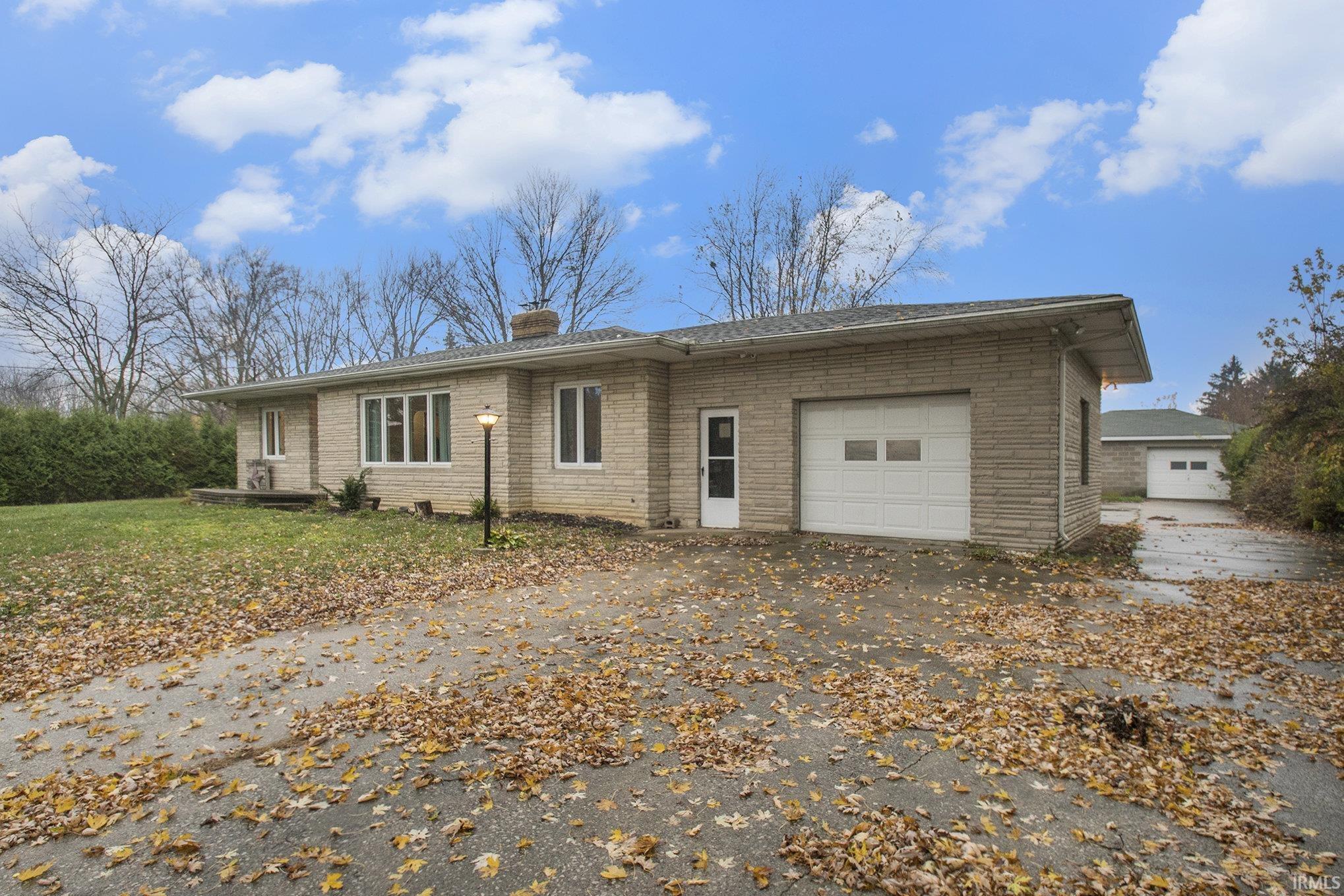 14623 South County Line Road Syracuse, IN 46567 - Photo 3 of 18 Gallery Image 3
