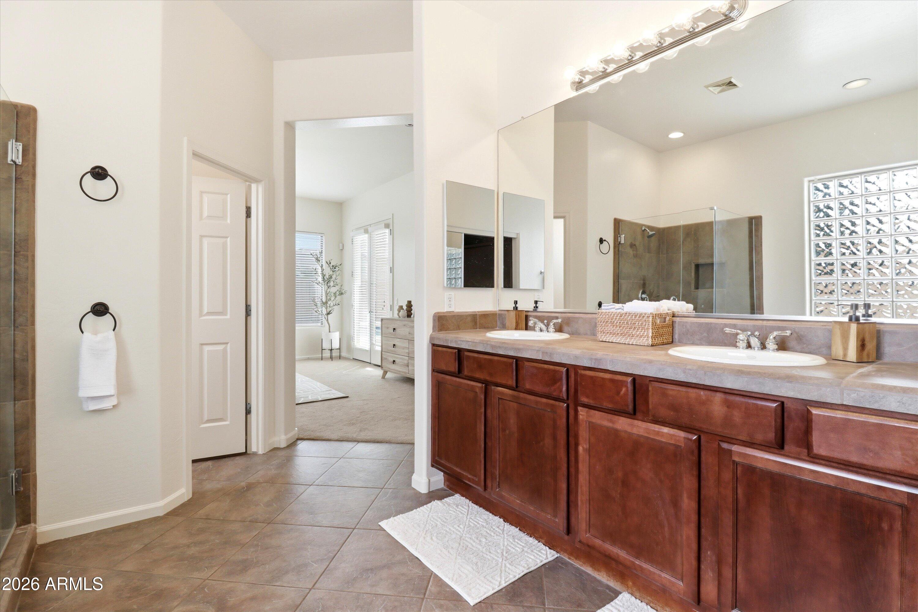 6758 Rachael Way Gilbert, AZ 85298 - Photo 16 of 32 Primary Suite Bath