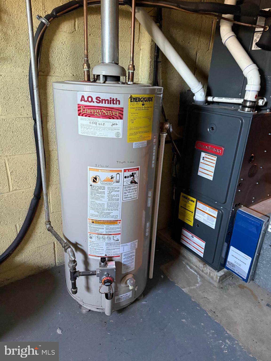 337 Linden Lane Reading, PA 19611 - Photo 13 of 14 a utility room with dryer and washer