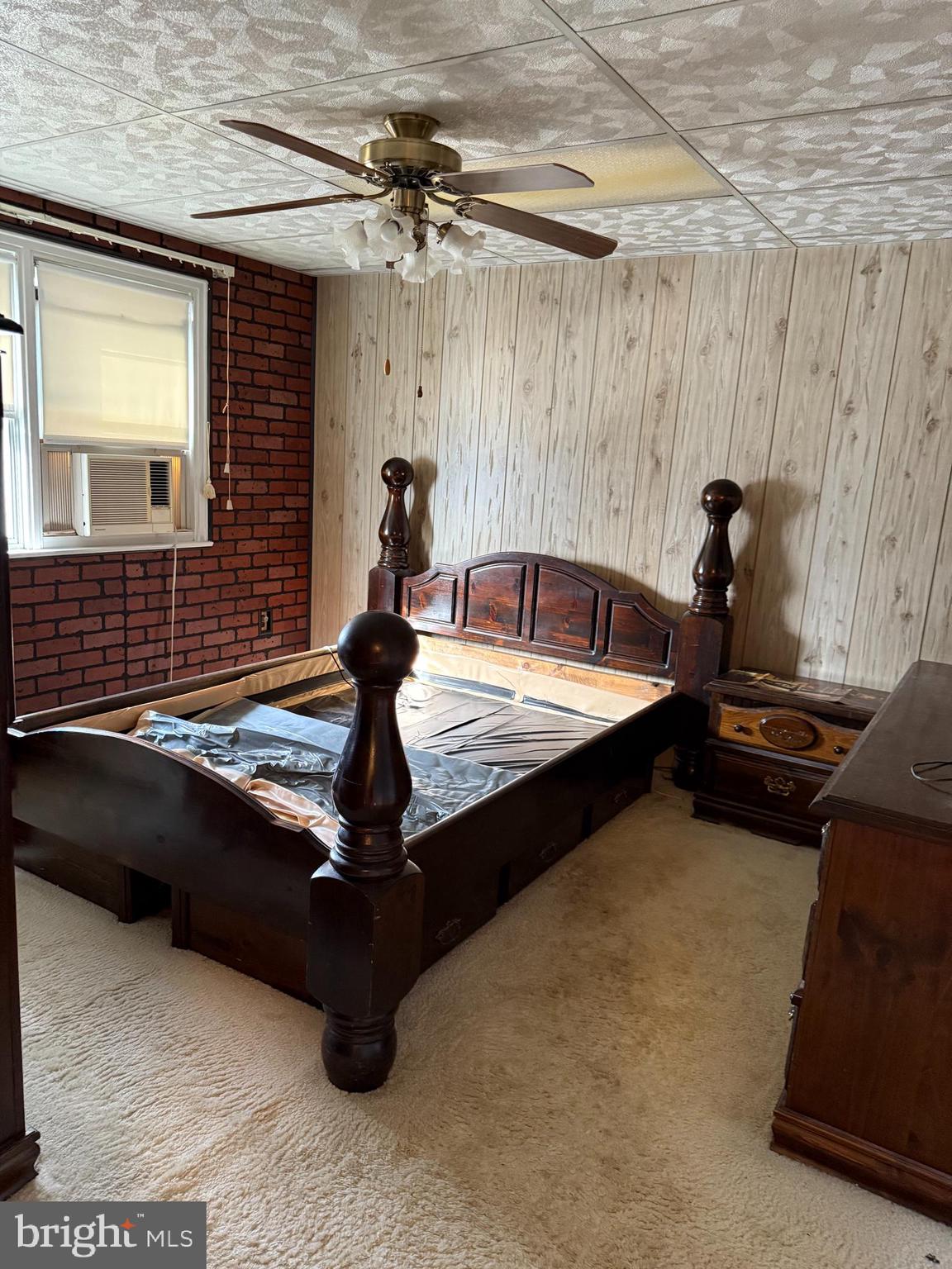 337 Linden Lane Reading, PA 19611 - Photo 8 of 14 a living room with a couch and a table
