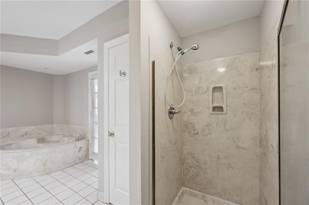 3435 Kingsboro Road Northeast, Unit 1702 Atlanta, GA 30326 - Photo 7 of 35 a bathroom with a shower bathtub and shower