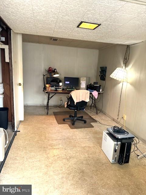 12126 Aster Road Philadelphia, PA 19154 - Photo 23 of 32 a workspace with furniture