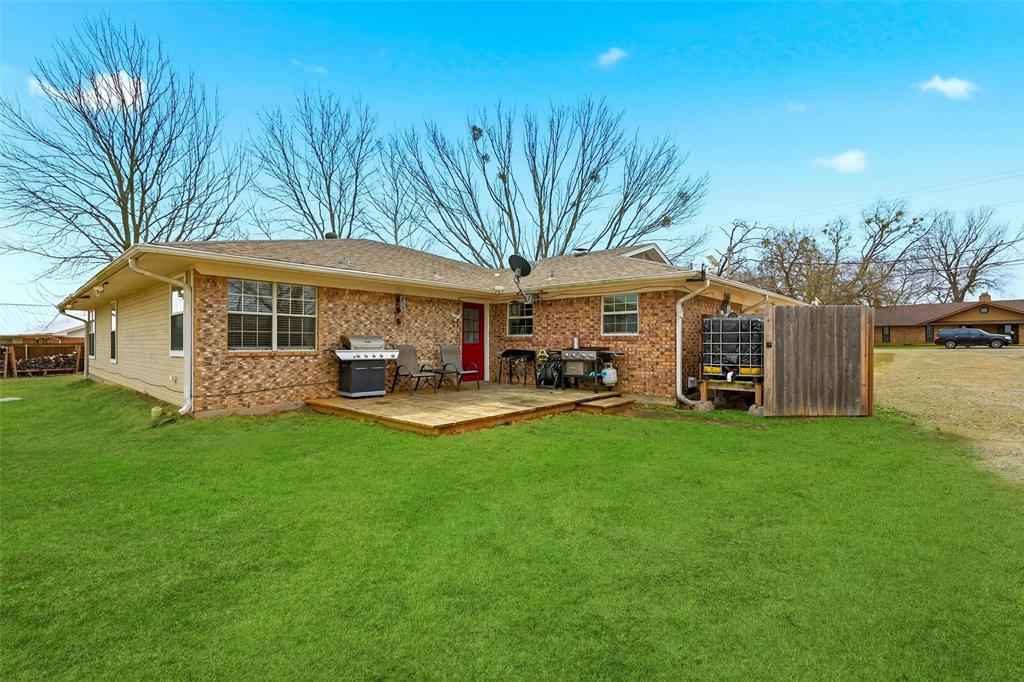 85 Quail Run Road Sherman, TX 75090 - Photo 28 of 31 a view of a house with backyard and sitting area