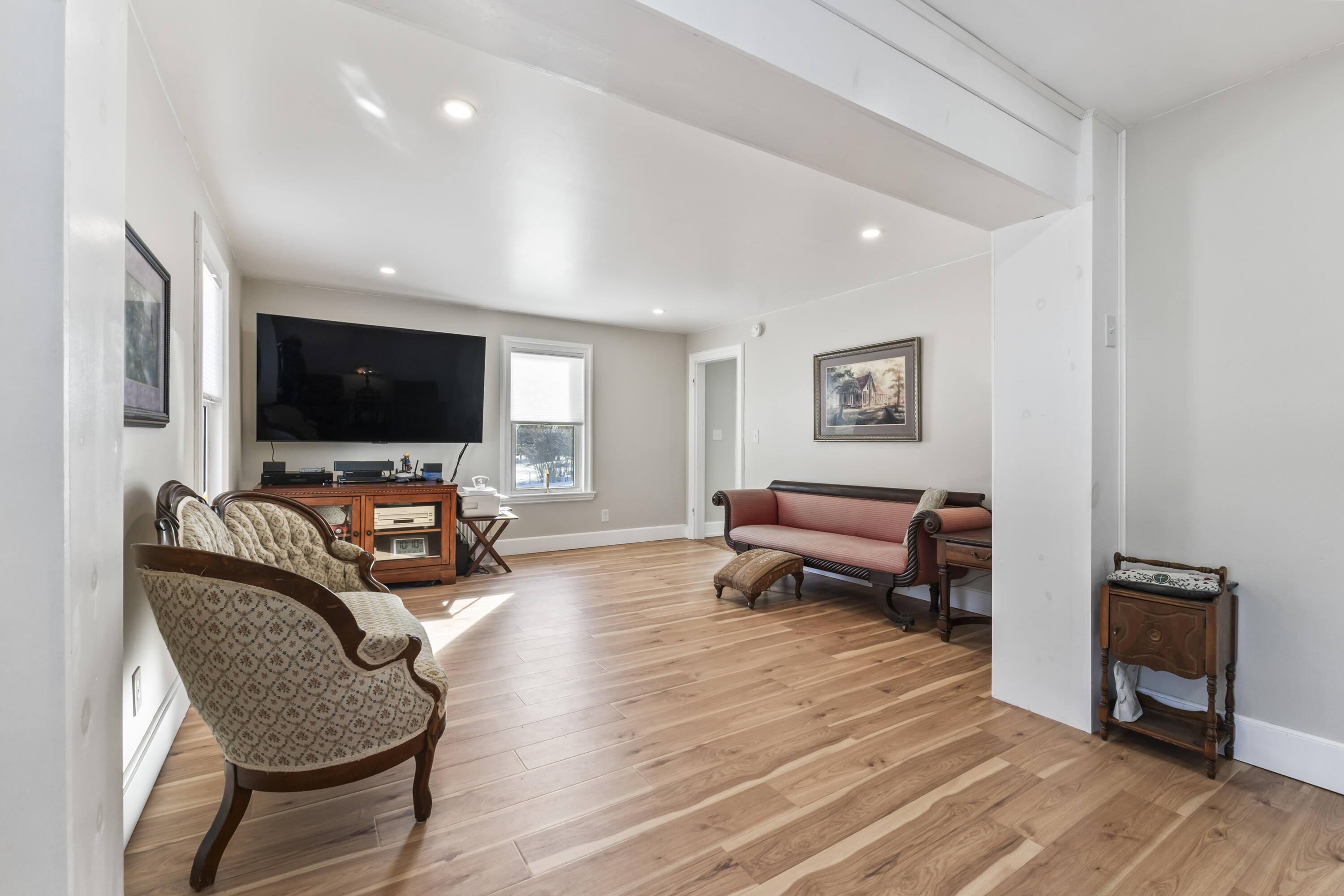 26 Spring Street Mechanic Falls, ME 04256 - Photo 14 of 45 Living Room