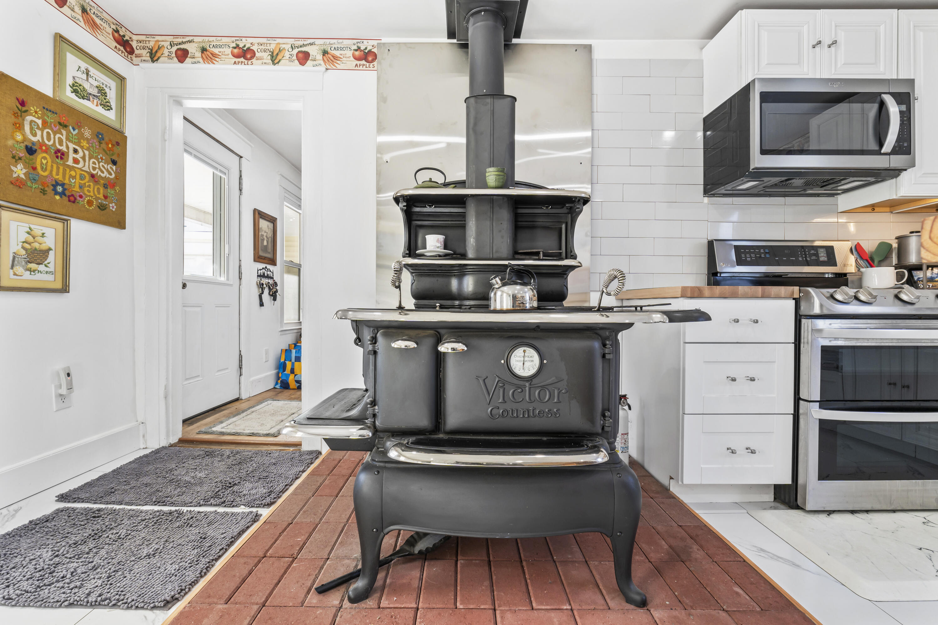 26 Spring Street Mechanic Falls, ME 04256 - Photo 9 of 45 Wood Stove