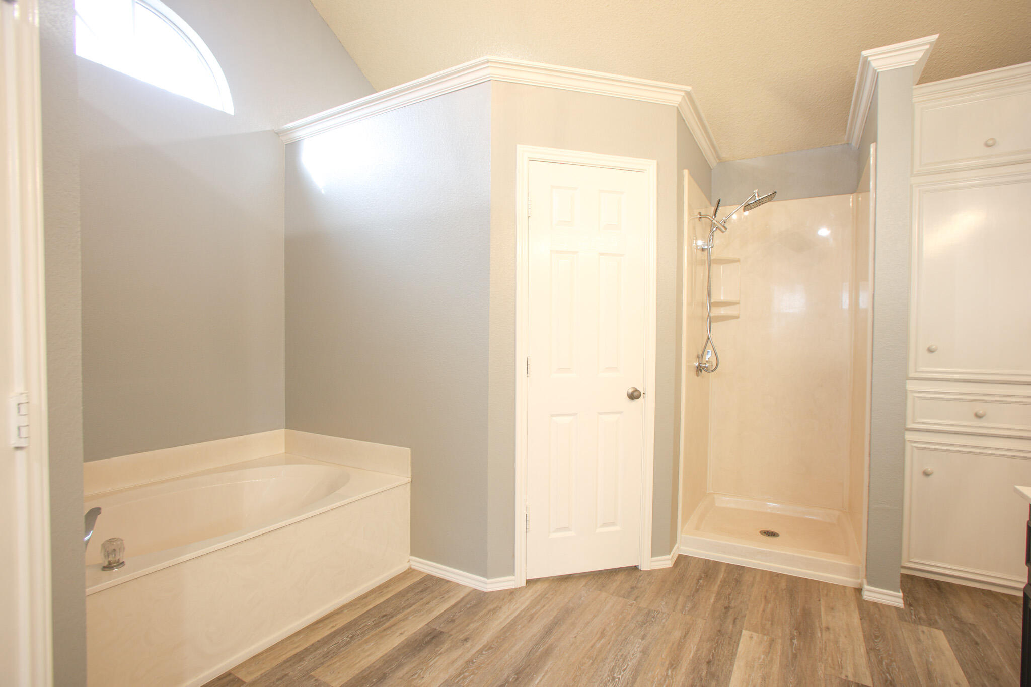 6916 Fulton Avenue Lubbock, TX 79424 - Photo 12 of 24 a bathroom with a bathtub and shower