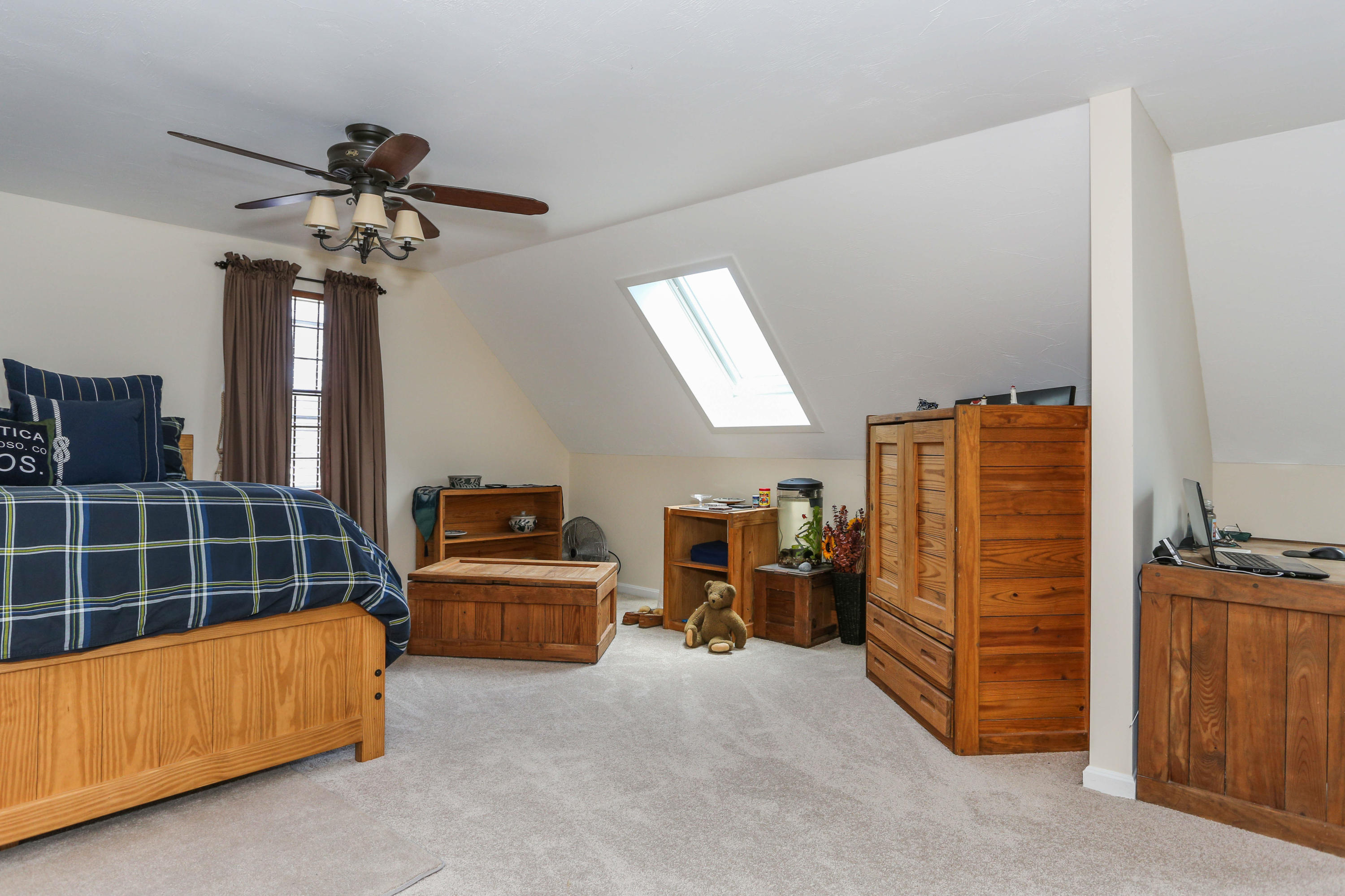 385 Skunknet Road Centerville, MA 02632 - Photo 27 of 32 a view of a livingroom with furniture and windows