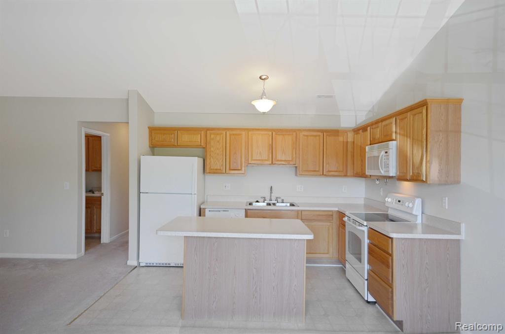 33556 Utica Road, Unit 21 Fraser, MI 48026 - Photo 6 of 21
