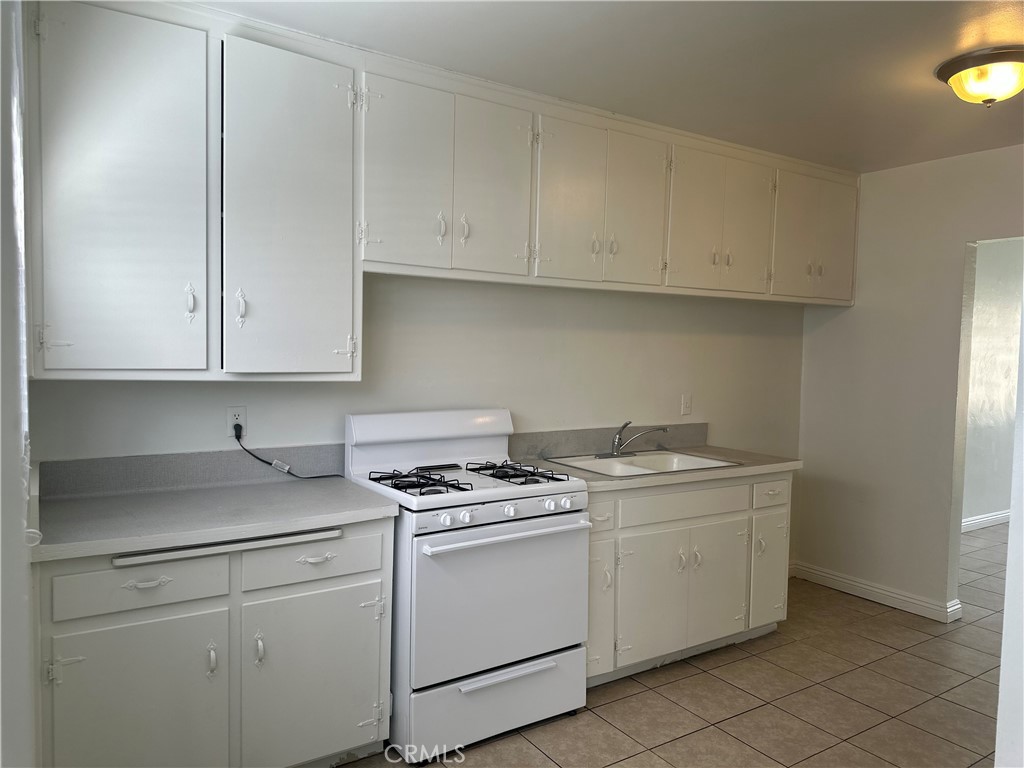 5147 Canoga Street Montclair, CA 91763 - Photo 7 of 15