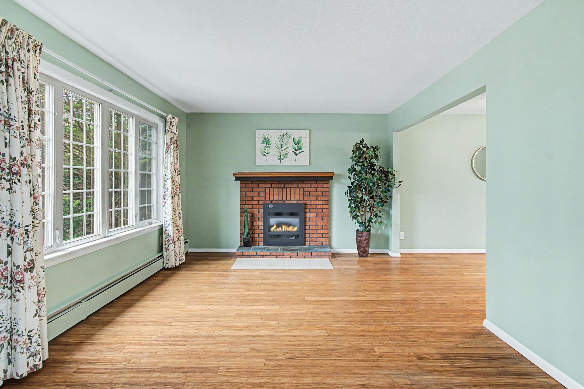 6 Clover Street South Burlington, VT 05403 - Photo 3 of 47