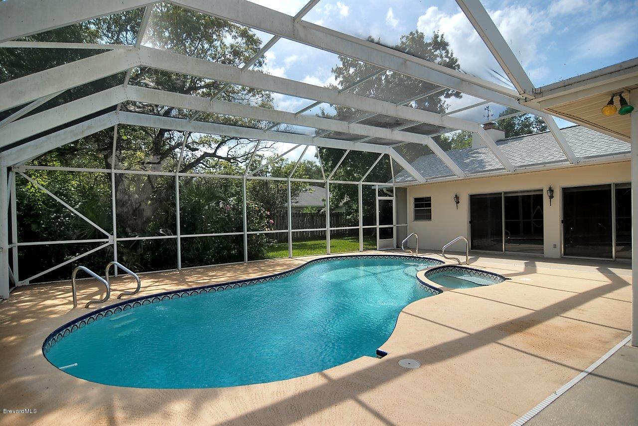 581 Ne Port Palm Bay, FL 32905 - Photo 13 of 14 pool north
