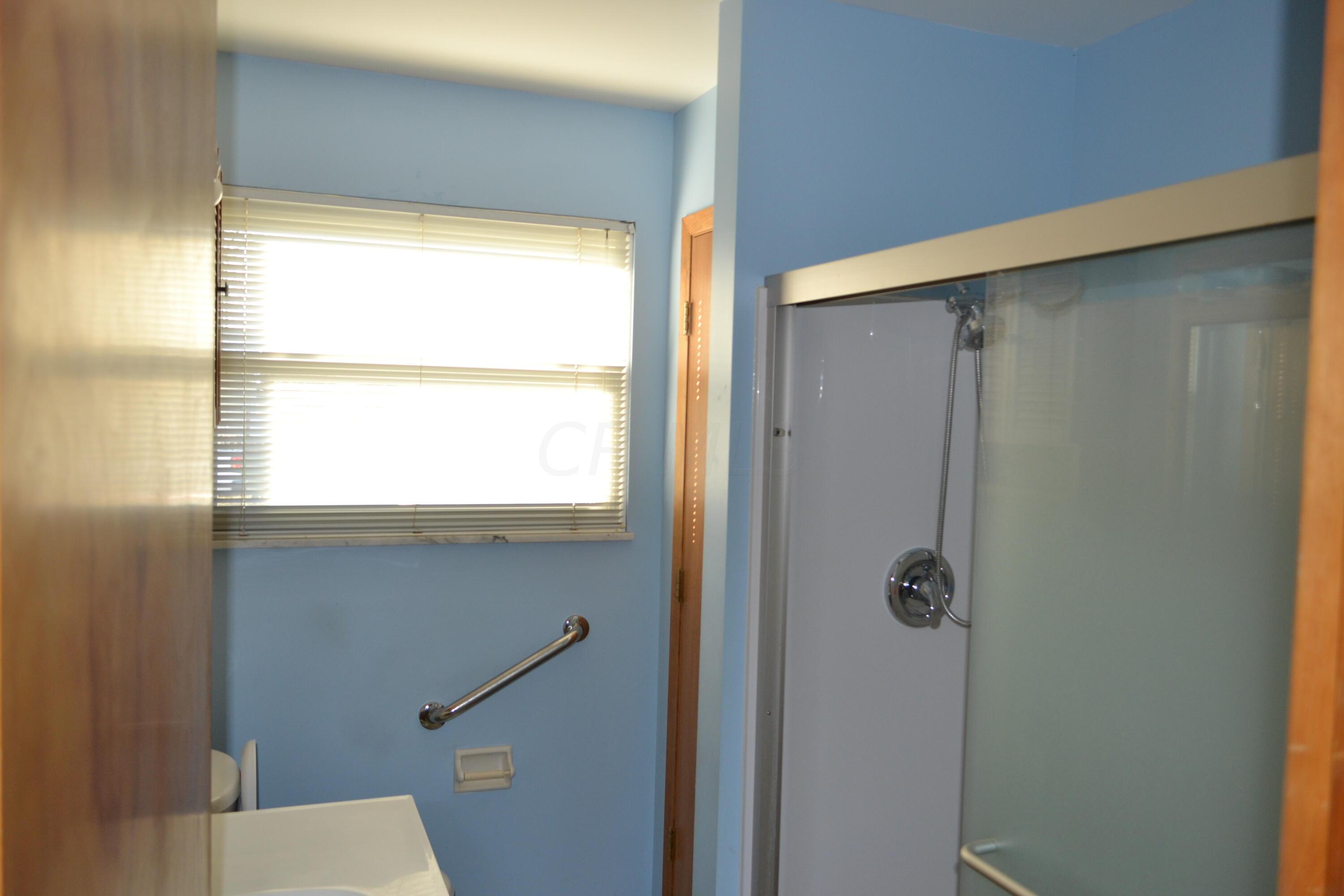 310 Edwards Road Circleville, OH 43113 - Photo 12 of 26 Bathroom