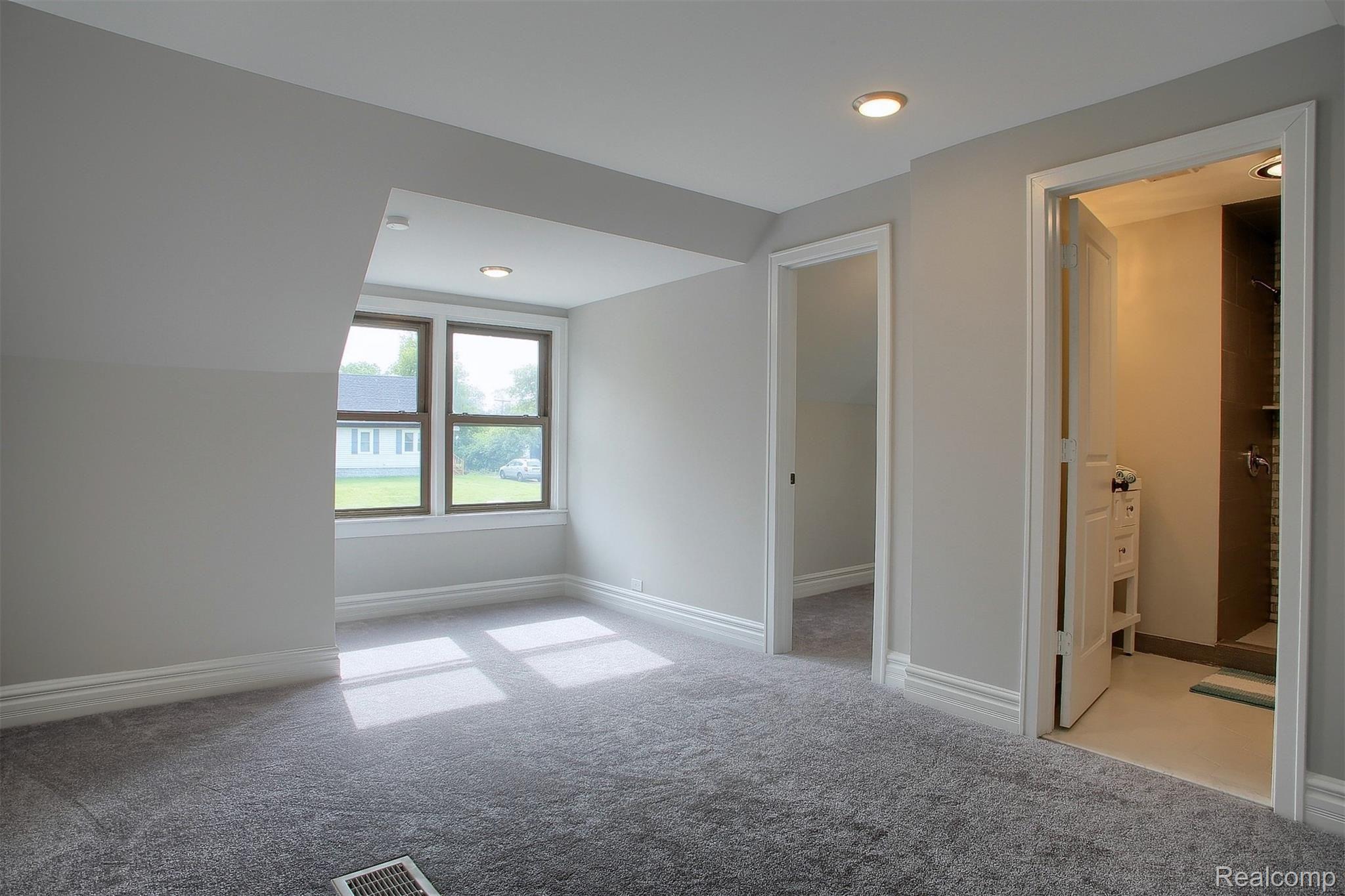 3892 Alida Avenue Rochester, MI 48309 - Photo 14 of 27 14-Master Bedroom.jpg