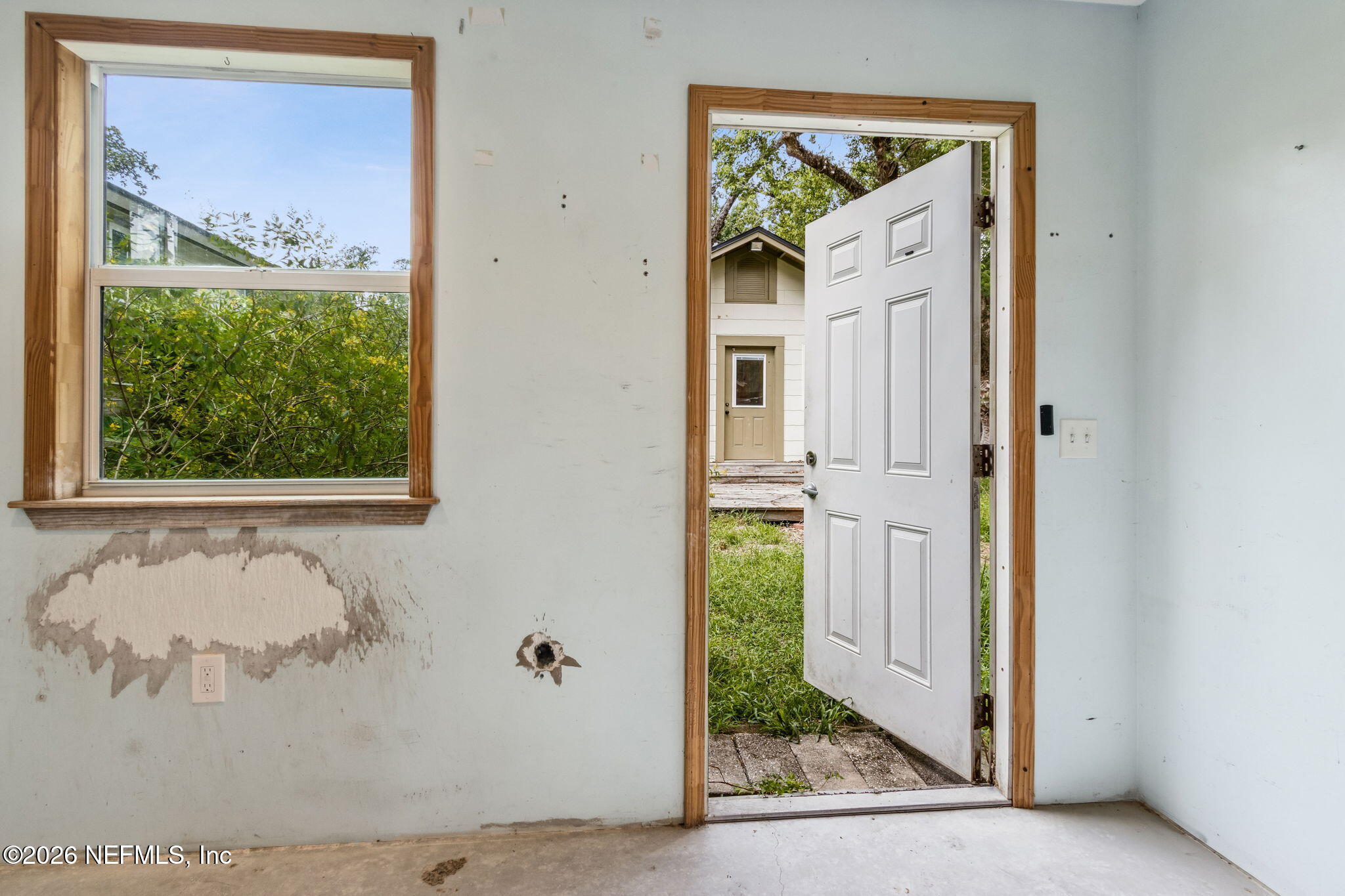 3866 Valencia Road Jacksonville, FL 32205 - Photo 31 of 37 ADU Entry