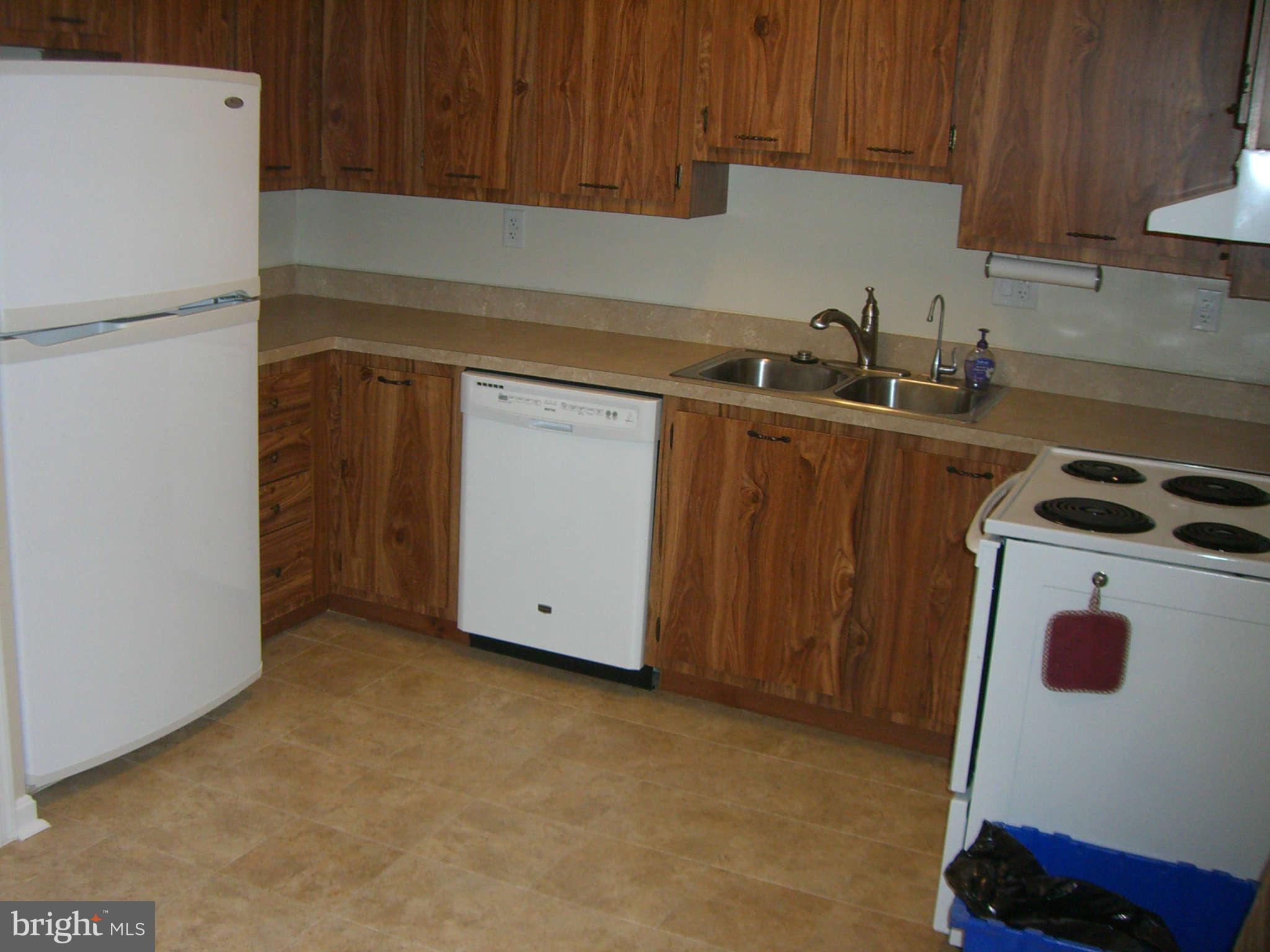 1684 Ridgely Court Crofton, MD 21114 - Photo 4 of 14 Kitchen