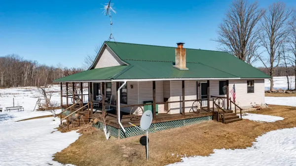 $445,000 | 167483 Bailey Lane, Hatley, WI 54440