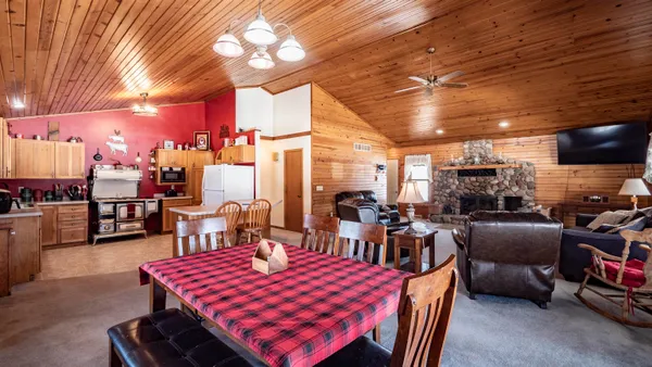 $445,000 | 167483 Bailey Lane, Hatley, WI 54440