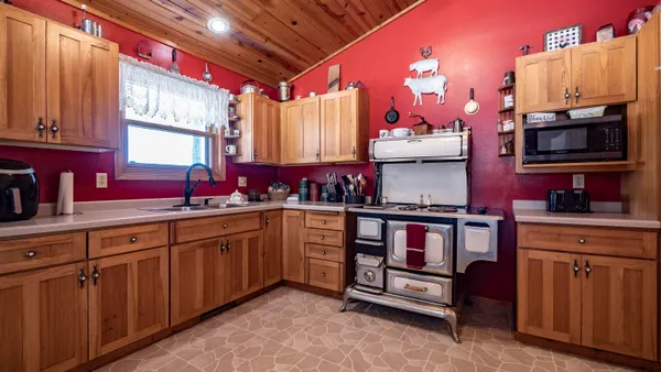 $445,000 | 167483 Bailey Lane, Hatley, WI 54440