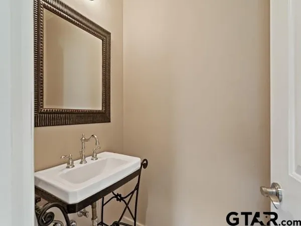 $598,000 | 609 Potomac Drive, Tyler, TX 75703