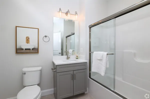 $3,200 | 74 Rockingham Road, Unit 207, Derry, NH 03038