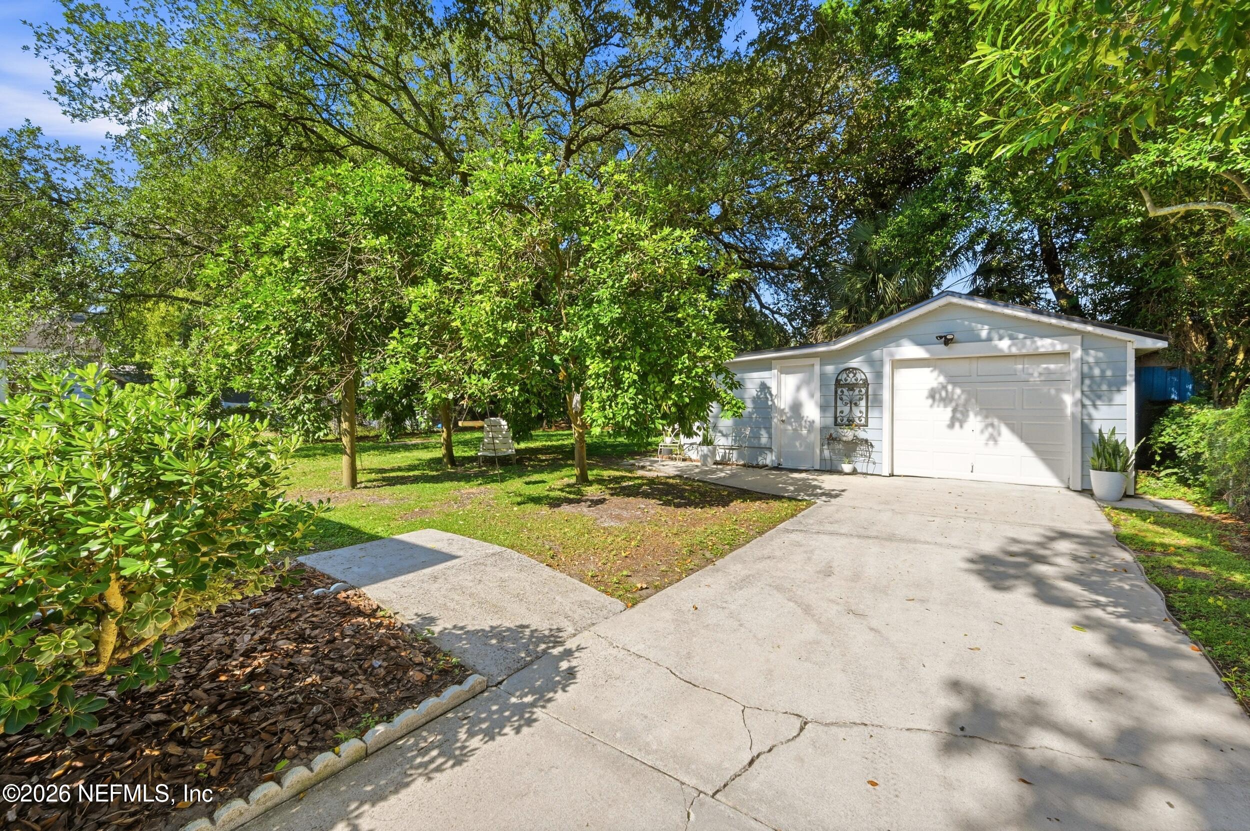 1732 Planters Road Jacksonville, FL 32207 - Photo 24 of 30 Driveway/Garage