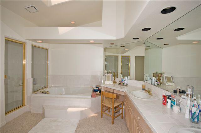 7525 East Gainey Ranch Road, Unit 158 Scottsdale, AZ 85258 - Photo 15 of 17 Master Bathroom
