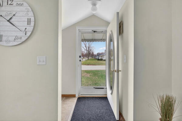 3020 Chippewa Trail Jackson, MI 49202 - Photo 12 of 33 Chippewa Entry