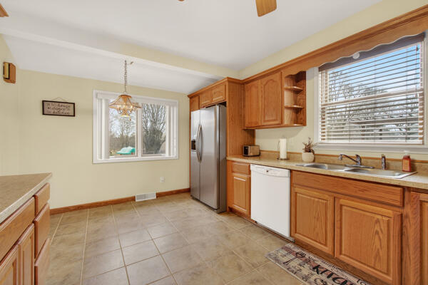 3020 Chippewa Trail Jackson, MI 49202 - Photo 21 of 33 Chippewa Kitchen 2