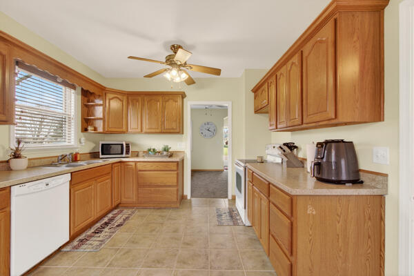 3020 Chippewa Trail Jackson, MI 49202 - Photo 22 of 33 Chippewa Kitchen 7