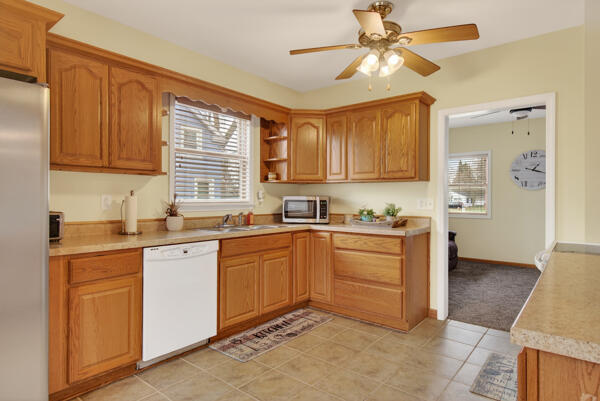 3020 Chippewa Trail Jackson, MI 49202 - Photo 23 of 33 Chippewa Kitchen 6