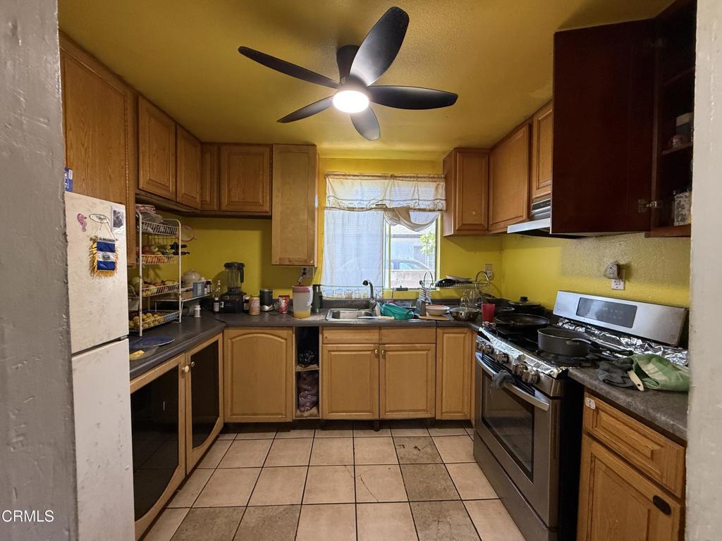 1174 South I Street Oxnard, CA 93033 - Photo 4 of 11