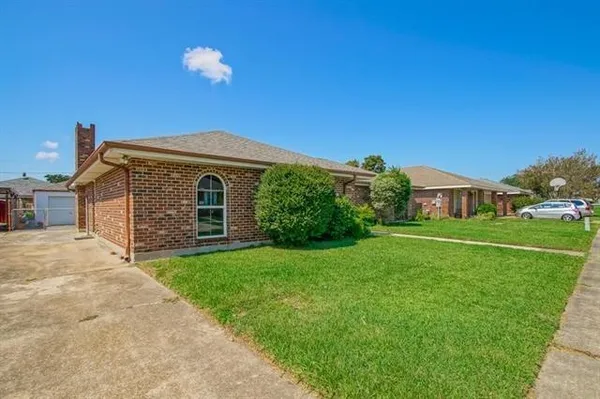 $3,300 | 1208 Giuffrias Avenue, Metairie, LA 70001