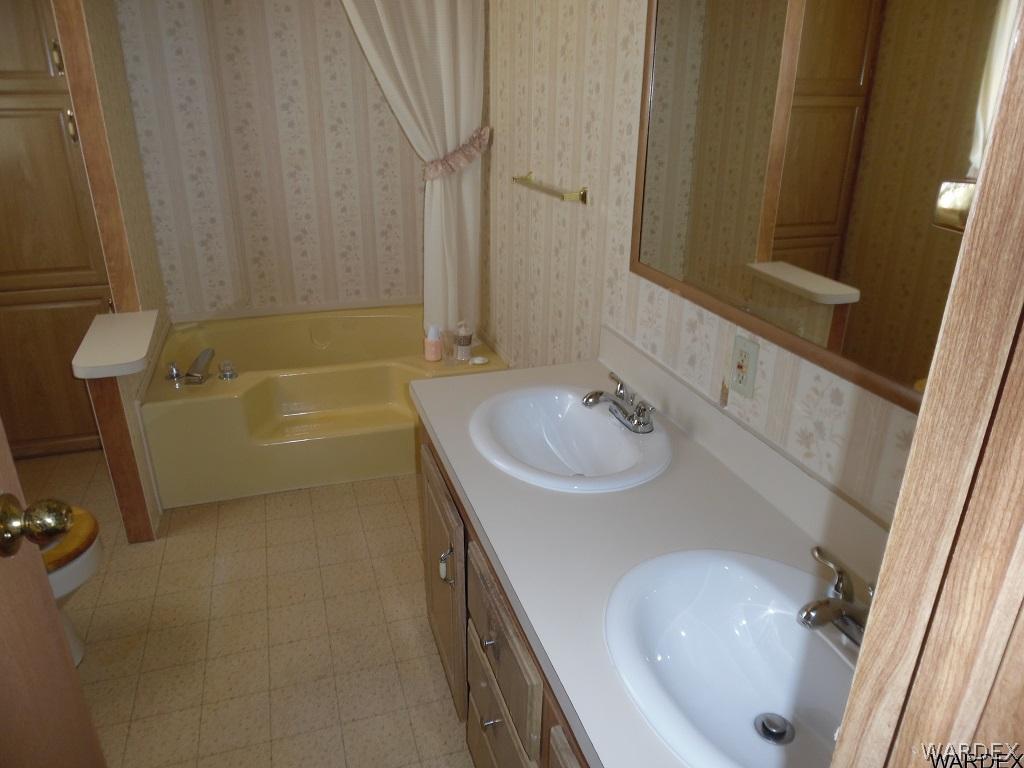 692 Ehrenberg Road Golden Valley, AZ 86413 - Photo 6 of 12