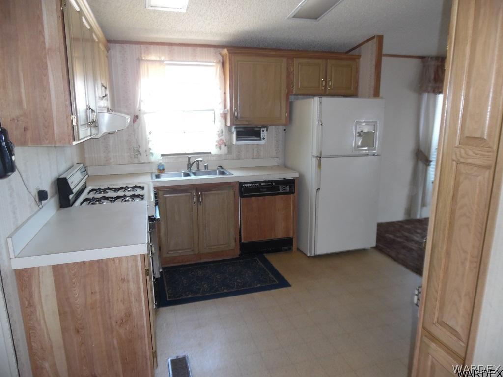 692 Ehrenberg Road Golden Valley, AZ 86413 - Photo 7 of 12