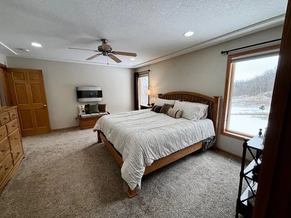 $825,000 | 9200 County Road 3 Northwest, Oronoco, MN 55960