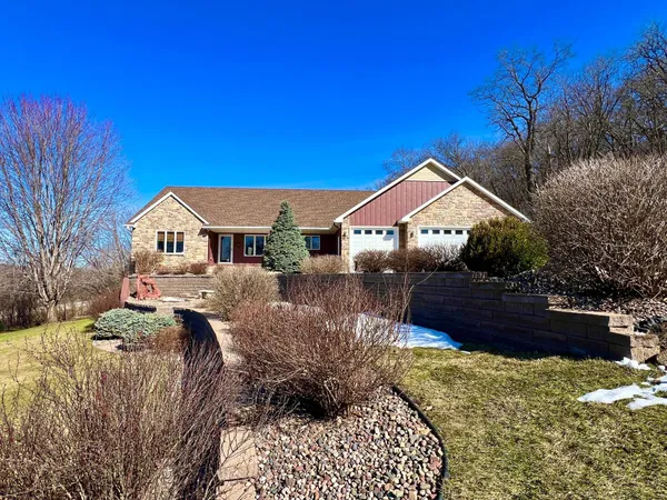 $825,000 | 9200 County Road 3 Northwest, Oronoco, MN 55960