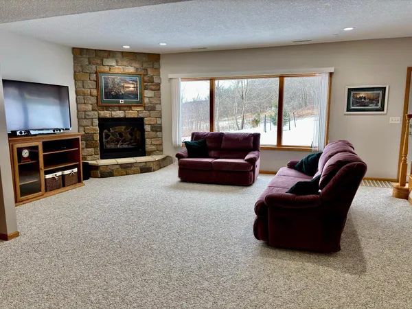 $825,000 | 9200 County Road 3 Northwest, Oronoco, MN 55960