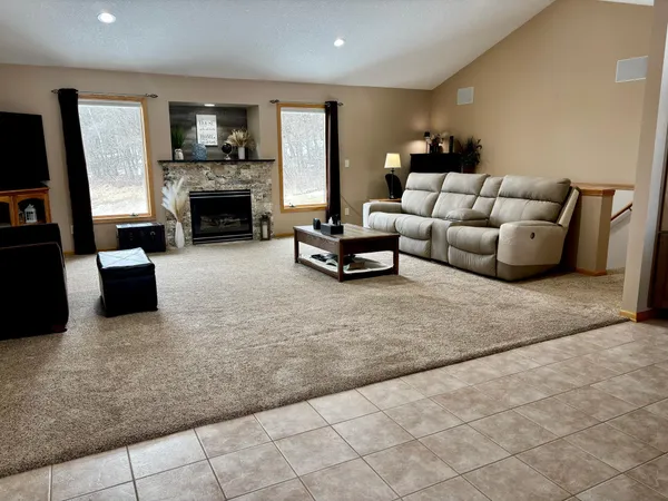 $825,000 | 9200 County Road 3 Northwest, Oronoco, MN 55960