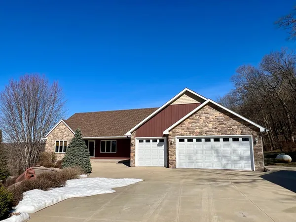$825,000 | 9200 County Road 3 Northwest, Oronoco, MN 55960