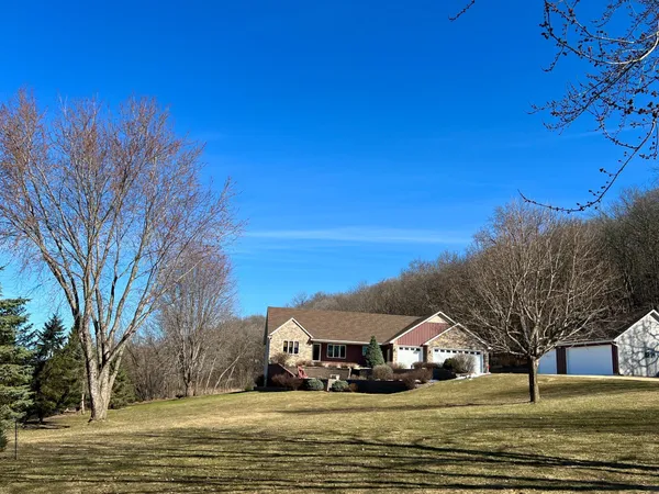 $825,000 | 9200 County Road 3 Northwest, Oronoco, MN 55960