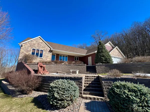 $825,000 | 9200 County Road 3 Northwest, Oronoco, MN 55960