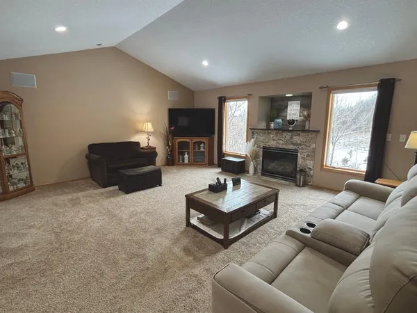 $825,000 | 9200 County Road 3 Northwest, Oronoco, MN 55960