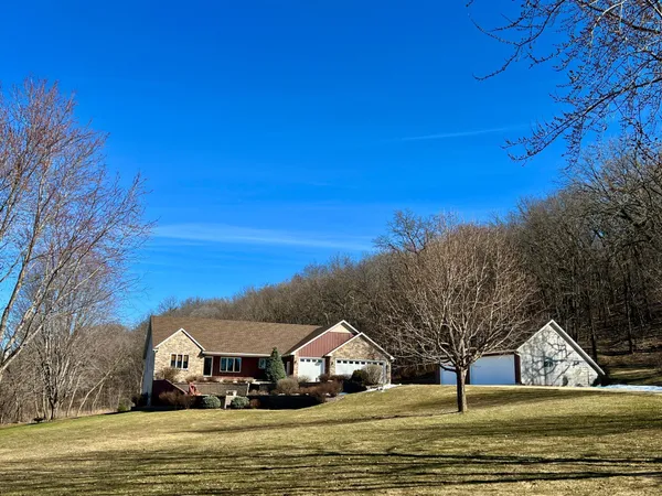 $825,000 | 9200 County Road 3 Northwest, Oronoco, MN 55960