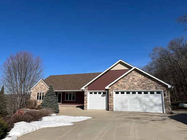 $825,000 | 9200 County Road 3 Northwest, Oronoco, MN 55960